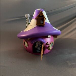 New! Darling Smurf mushroom house popcorn bucket!!! Sooo cute!!